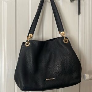 MICHAEL KORS 
Raven Large Leather
Shoulder Bag
